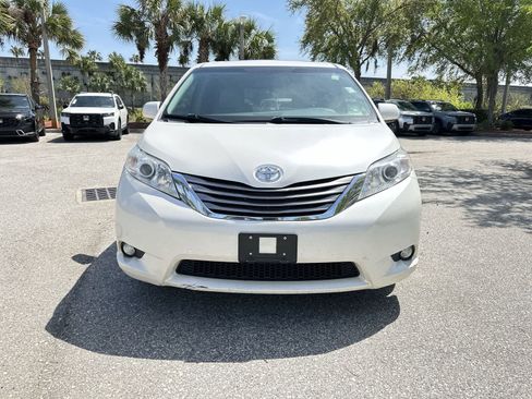 Used 2015 Toyota Sienna XLE image 9