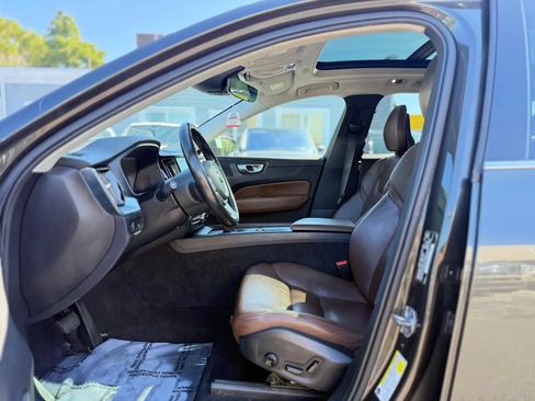Used 2018 Volvo XC60 T6 Momentum w/ Advanced Package AWD/4WD image 10