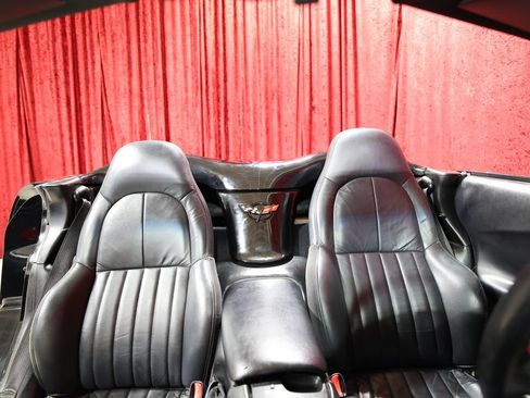 Used 2002 Chevrolet Corvette Convertible RWD image 21