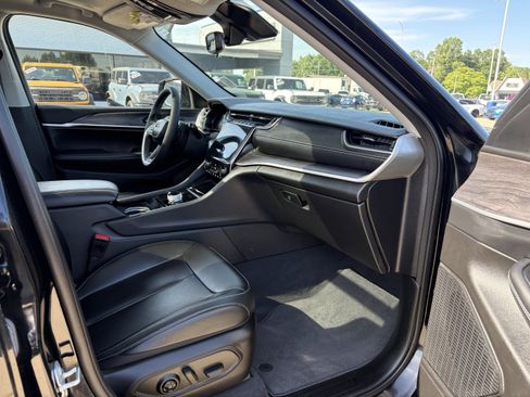 Used 2023 Jeep Grand Cherokee Limited image 13