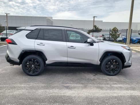 Certified 2022 Toyota RAV4 SE image 8