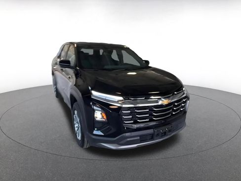 Used 2025 Chevrolet Equinox LT image 3