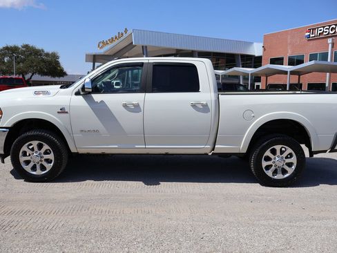 Used 2022 RAM 2500 Laramie AWD/4WD image 2