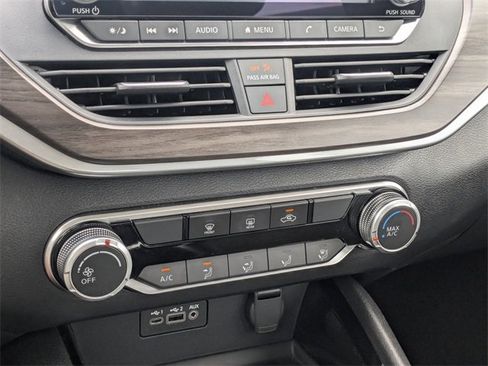 Used 2024 Nissan Altima 2.5 SV image 22