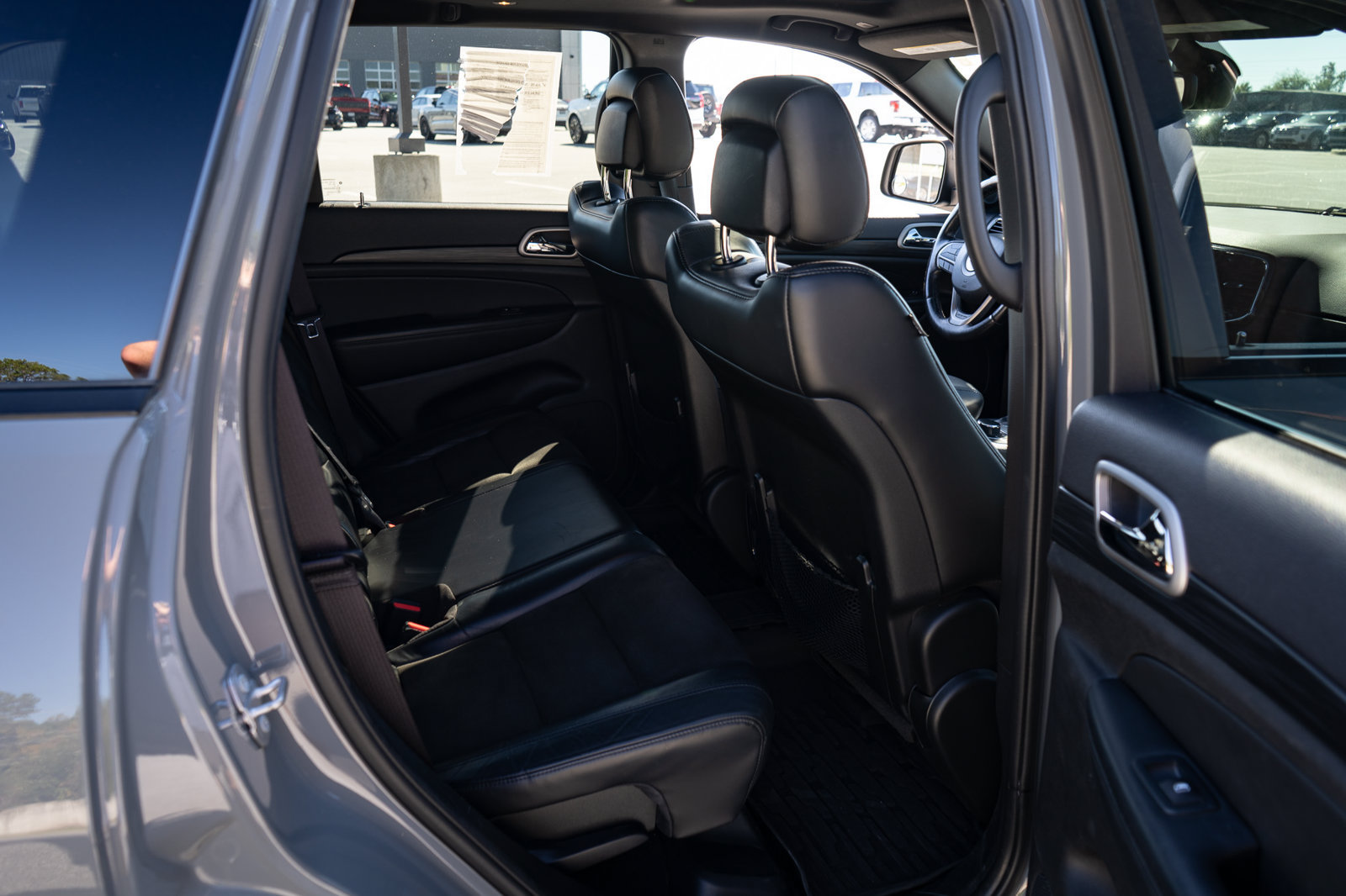 Used 2020 Jeep Grand Cherokee Altitude AWD/4WD image 21