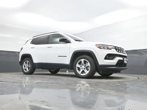 Used 2024 Jeep Compass Latitude AWD/4WD image 47