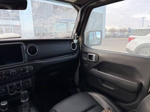 Used 2022 Jeep Wrangler Unlimited Sahara w/ Cold Weather Group image 15