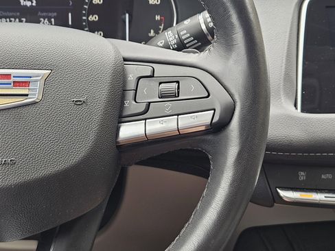 Used 2022 Cadillac XT4 Luxury w/ Cold Weather Package FWD image 26