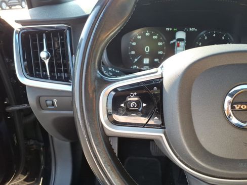 Used 2018 Volvo S90 T5 Momentum w/ Convenience Package image 10