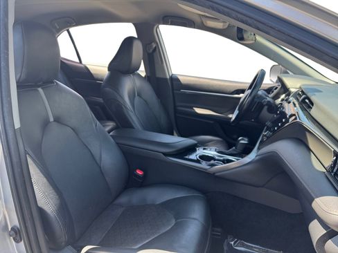 Used 2020 Toyota Camry XSE w/ Blackout Package FWD image 15