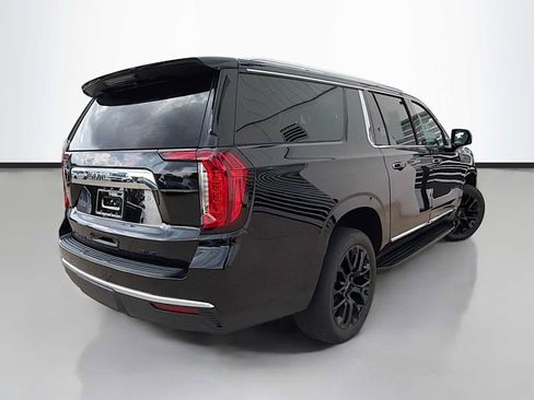Used 2024 GMC Yukon XL SLT w/ SLT Premium Package AWD/4WD image 3