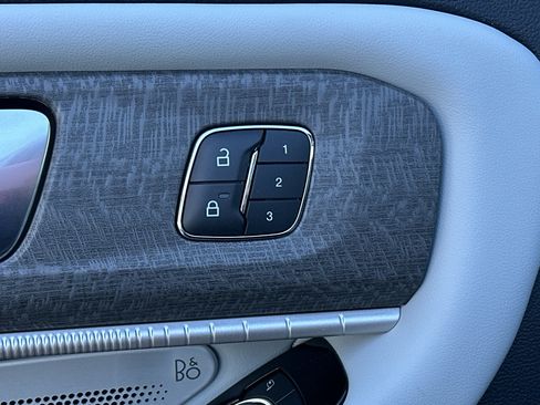 Used 2025 Ford Explorer Platinum w/ Ultimate Package image 11