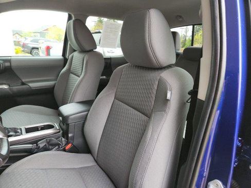 Certified 2022 Toyota Tacoma SR5 AWD/4WD image 18
