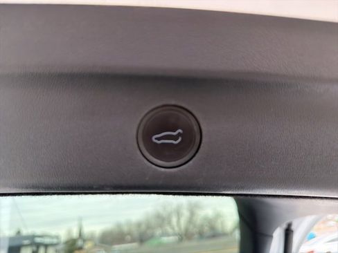 Used 2023 Tesla Model Y Long Range image 8