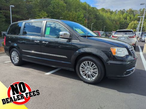 Used 2015 Chrysler Town & Country Touring-L w/ Driver Convenience Group image 4
