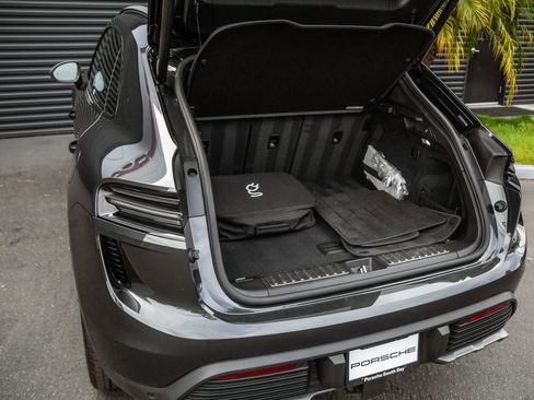 Certified 2025 Porsche Macan Turbo Electric AWD/4WD image 23
