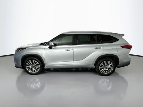 Used 2022 Toyota Highlander Platinum FWD image 4