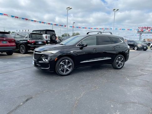 Used 2022 Buick Enclave Essence w/ Sport Touring Edition FWD image 2