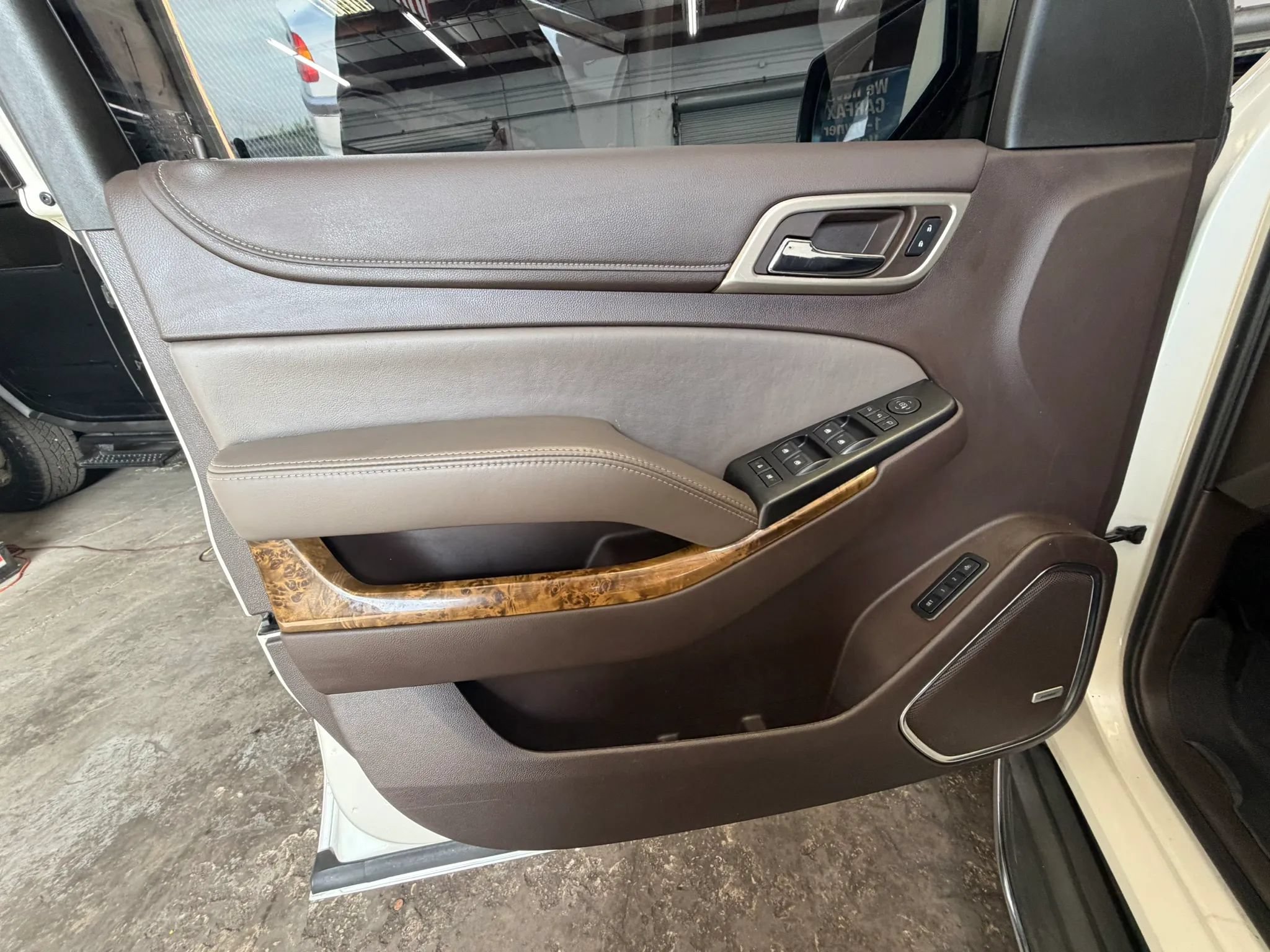 Used 2015 GMC Yukon Denali w/ Touring Package AWD/4WD image 45