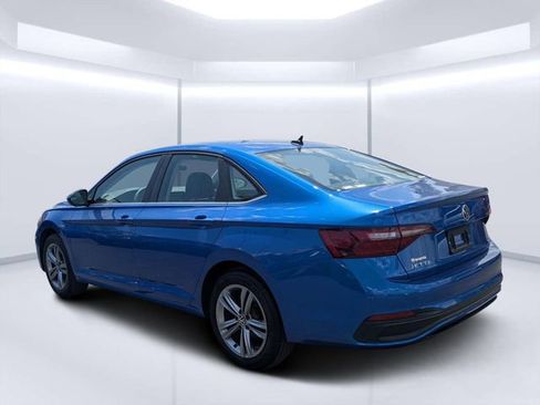 Used 2024 Volkswagen Jetta SE FWD image 5