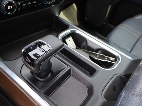 Used 2023 Chevrolet Silverado 1500 High Country w/ Technology Package AWD/4WD image 31
