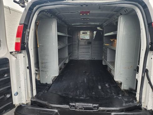 Used 2017 Chevrolet Express 2500 image 10