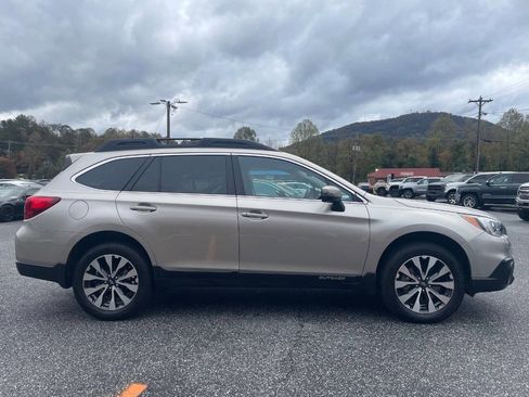 Used 2017 Subaru Outback 2.5i Limited image 8