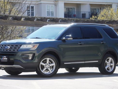 Used 2016 Ford Explorer XLT w/ Equipment Group 202A AWD/4WD image 3