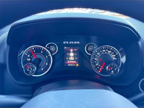 Used 2024 RAM 2500 Tradesman w/ Chrome Appearance Group image 12