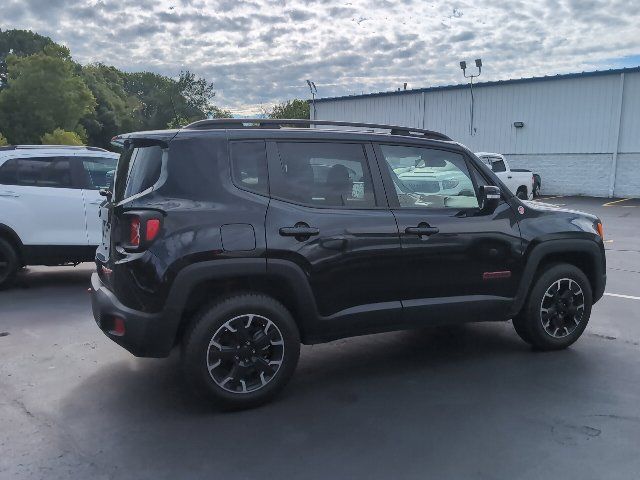Used 2023 Jeep Renegade Trailhawk w/ Trailhawk Elite Group AWD/4WD image 3