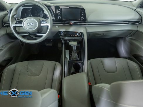 Used 2021 Hyundai Elantra SEL image 28