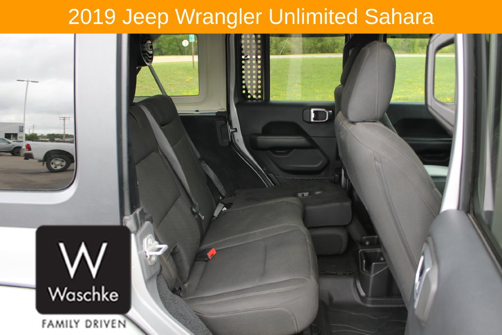 Used 2019 Jeep Wrangler Unlimited Sahara AWD/4WD image 16