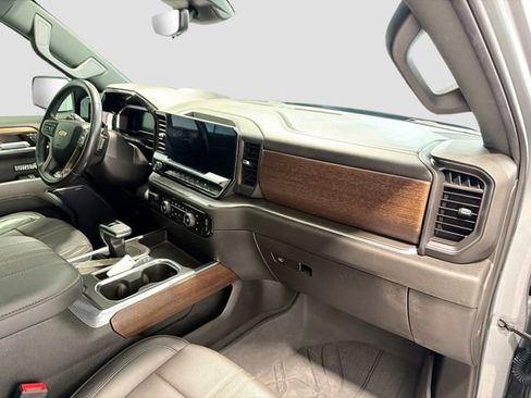 Used 2023 Chevrolet Silverado 1500 High Country w/ High Country Premium Package AWD/4WD image 26