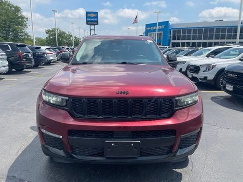 Used 2022 Jeep Grand Cherokee L Limited w/ Black Appearance Package AWD/4WD image 5