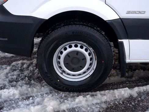 Used 2014 Freightliner Sprinter 2500 image 8