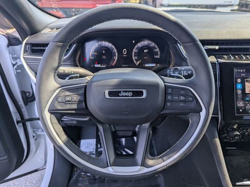 Used 2023 Jeep Grand Cherokee Altitude image 26