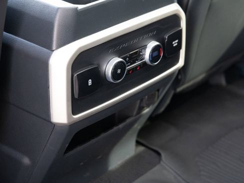 Used 2023 Ford Expedition Limited image 22