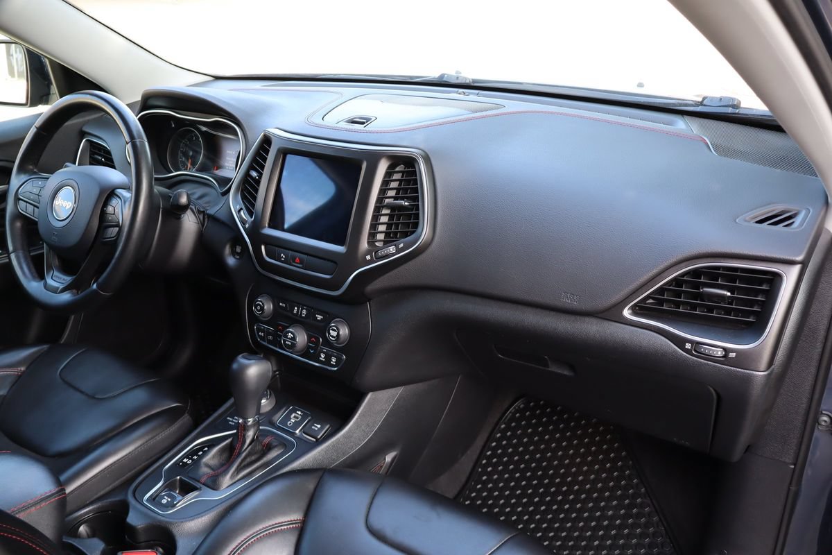 Used 2019 Jeep Cherokee Trailhawk w/ Comfort/Convenience Group AWD/4WD image 17