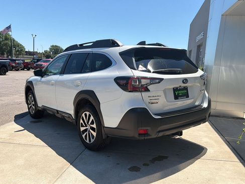 Used 2025 Subaru Outback Premium AWD/4WD image 7