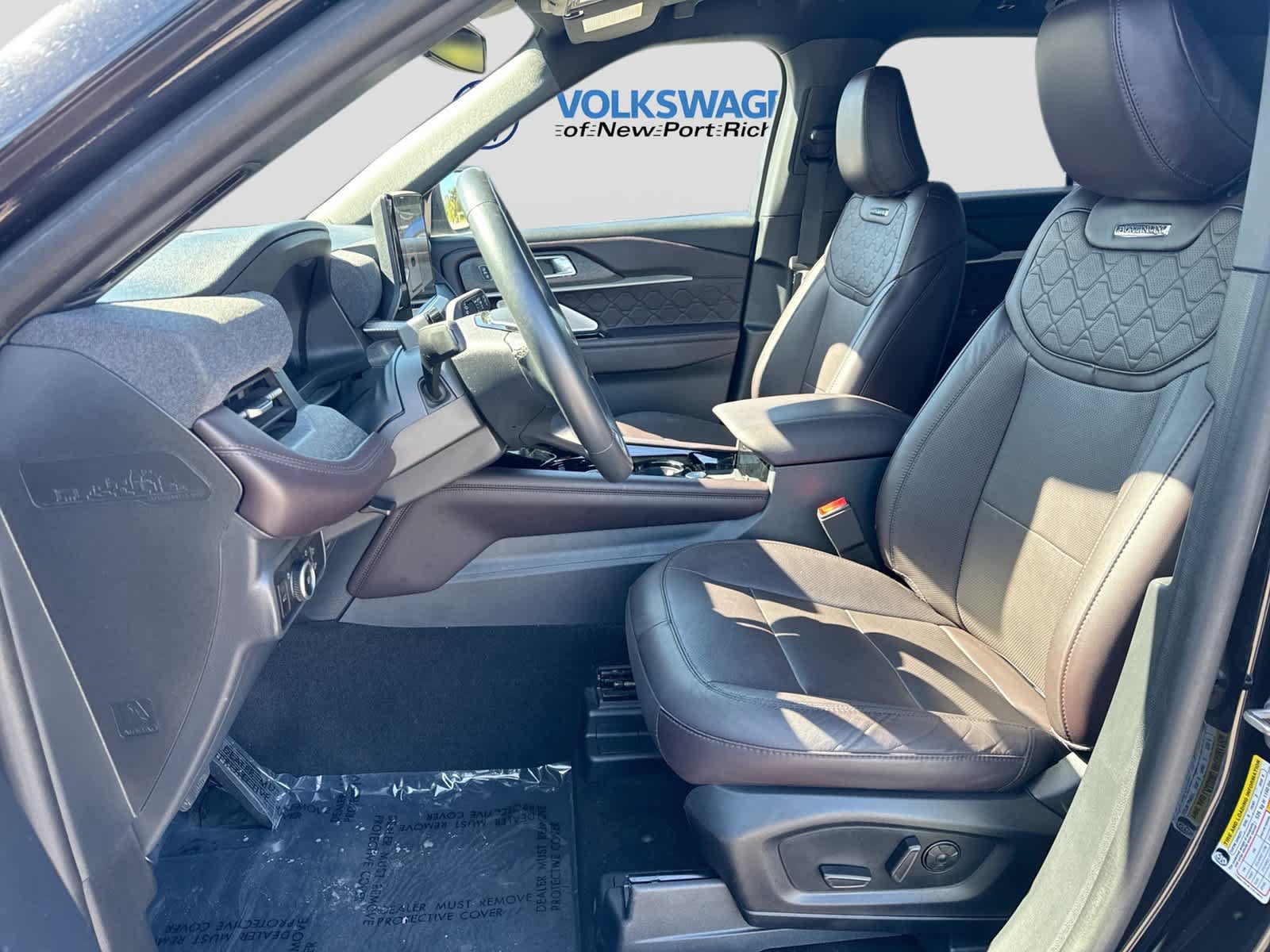 Used 2025 Ford Explorer Platinum w/ LUX Leather Package AWD/4WD image 22