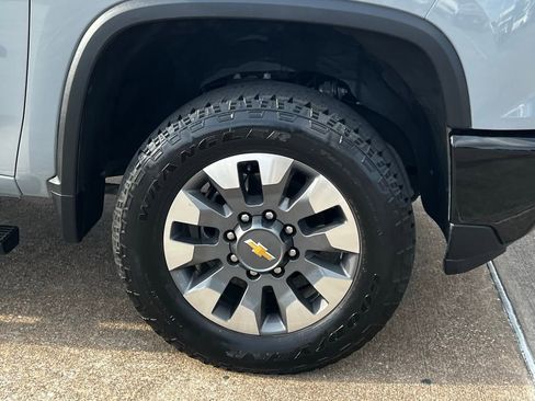 Used 2024 Chevrolet Silverado 2500 Custom w/ Custom Value Package image 8