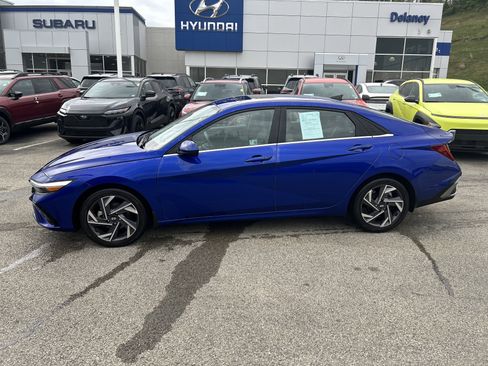 Used 2025 Hyundai Elantra SEL FWD image 19
