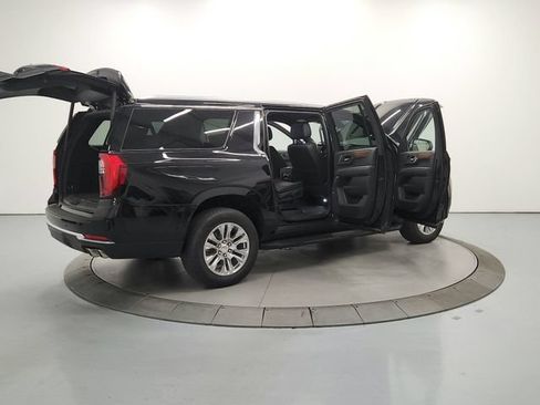 Used 2025 GMC Yukon XL Denali AWD/4WD image 16