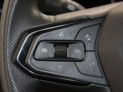 Used 2025 Chevrolet Trax LT image 41