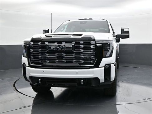 Used 2025 GMC Sierra 2500 Denali Ultimate image 2