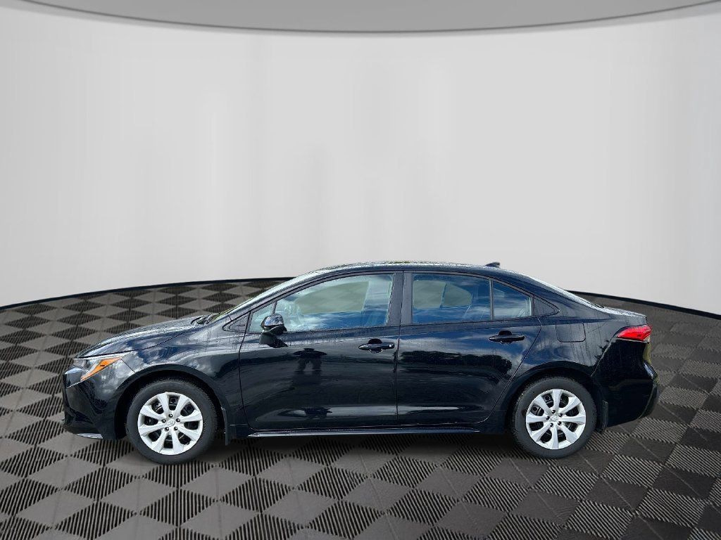 Used 2025 Toyota Corolla LE FWD image 2