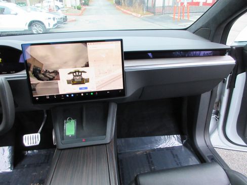 Used 2022 Tesla Model X image 44