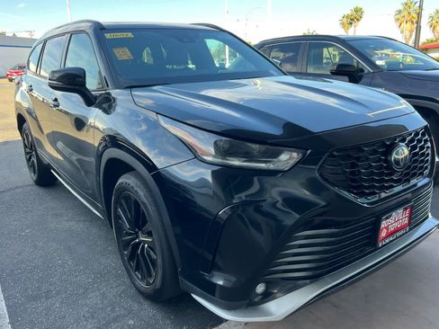 Used 2025 Toyota Highlander XSE AWD/4WD image 3