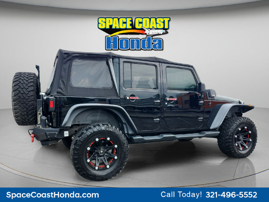Used 2013 Jeep Wrangler Unlimited Sahara w/ Connectivity Group AWD/4WD image 3