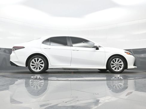Used 2022 Toyota Camry LE FWD image 31
